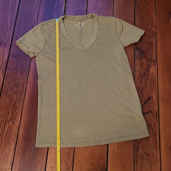 Universal Threads Goods Co. V neck Tshirt, EUC, - Picture 4 of 5